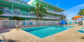 Tropic Terrace Suite #10 - Beachfront Resort